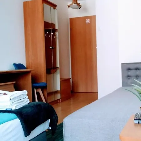 Aleksandra Kwatera prywatna *